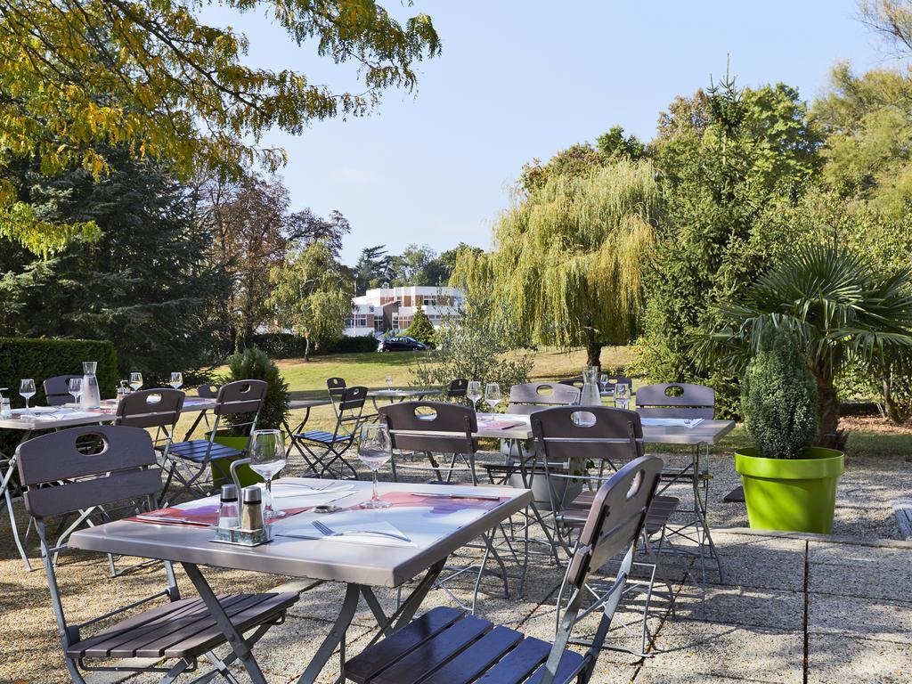 Hôtel Restaurant Campanile Lyon Nord Écully Extérieur photo